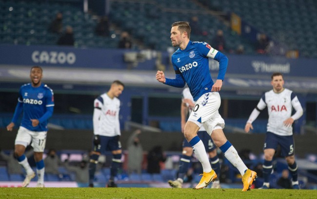 冠还是随巴 冠还是随巴